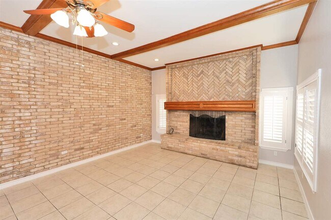 Foto del edificio - 2600 E San Jose St