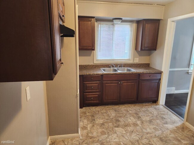 Building Photo - 3 br, 1 bath House - 13994 Rutherford St