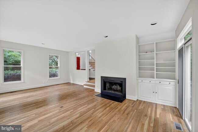 Foto del edificio - 4532 Broad Branch Rd NW