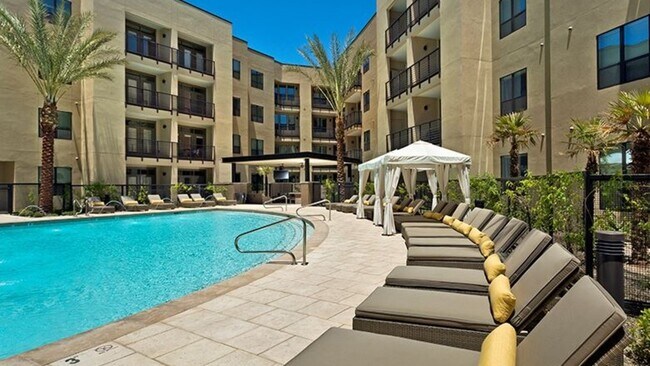 Foto del edificio - 4900 N 44th St