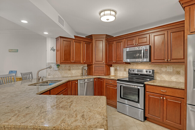 Building Photo - 9550 S Ocean Dr