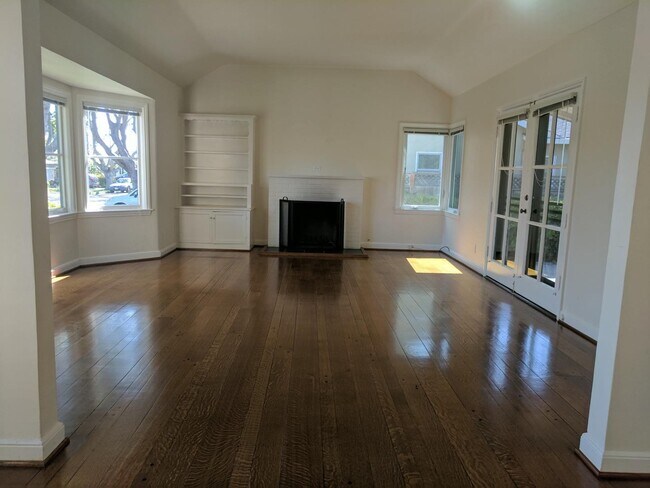 Foto del edificio - 345 Lexington Way