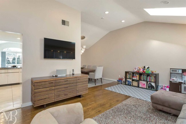 Building Photo - 28 Harriet Dr