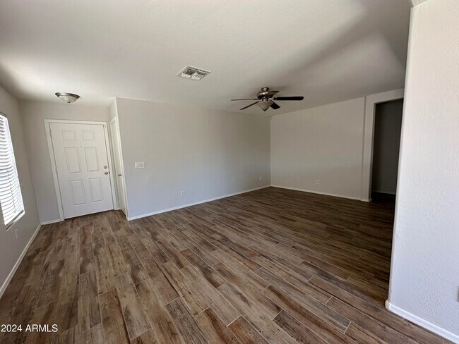 Building Photo - 12621 W Myer Ln