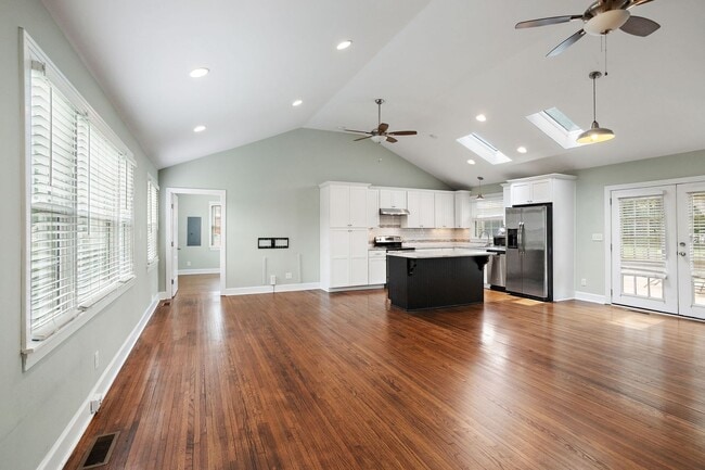 Building Photo - Incredible Inglewood House w/ beautiful hi...