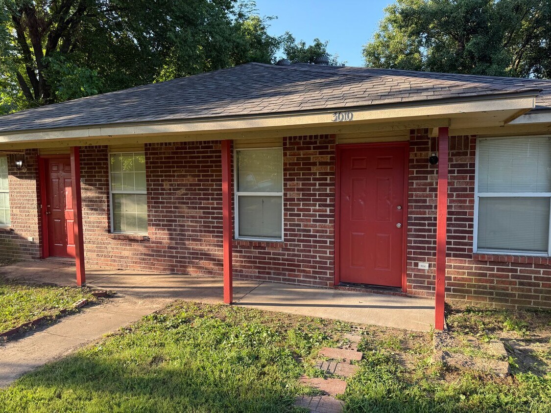 Foto principal - 3008-3010 Neis St
