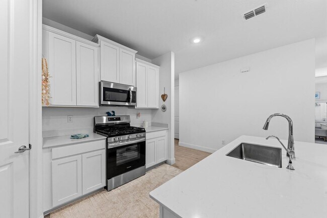 Foto del edificio - 479 Kingbird Dr