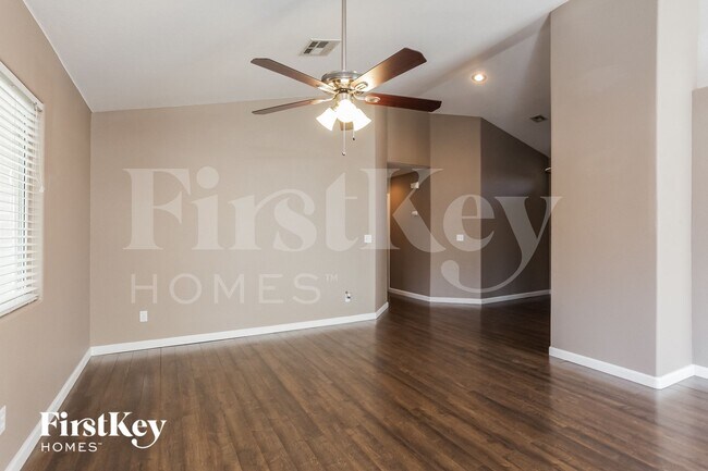 Building Photo - 2521 Carolina Ct