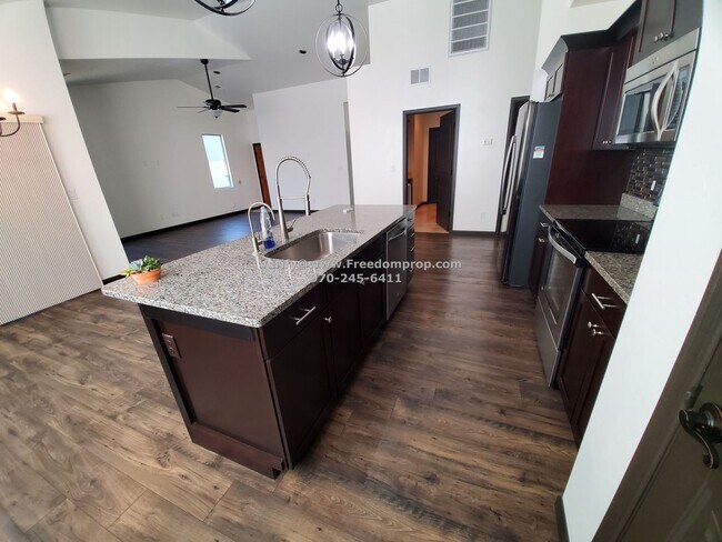 Foto del edificio - Just Like New – Move-In Ready Home in Gran...