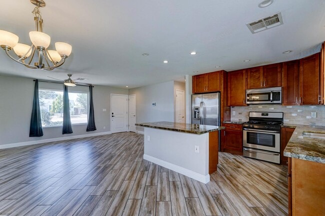 Building Photo - 1716 W Villa Theresa Dr
