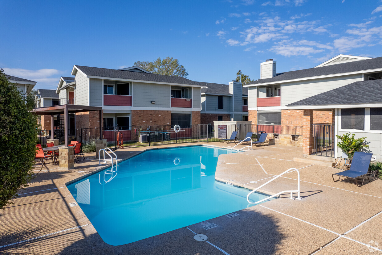 Primary Photo - Arbor Trails Apartment Homes