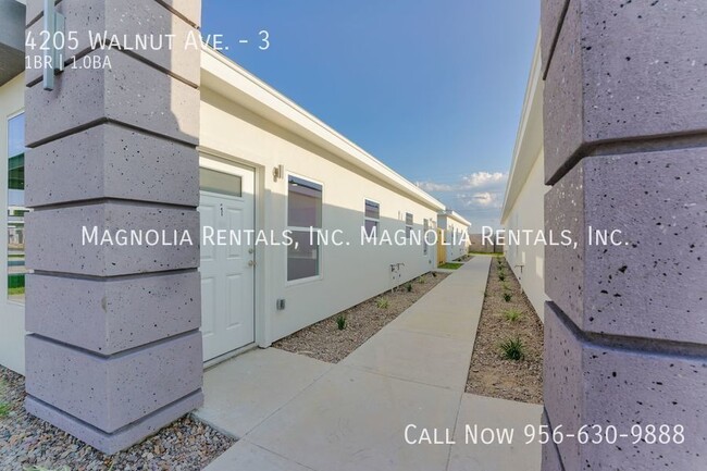 Building Photo - Free Rent