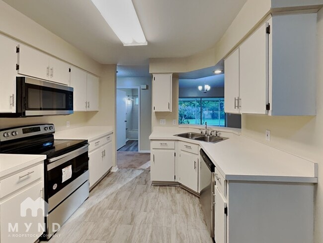 Foto del edificio - 8150 Tom Sawyer Dr