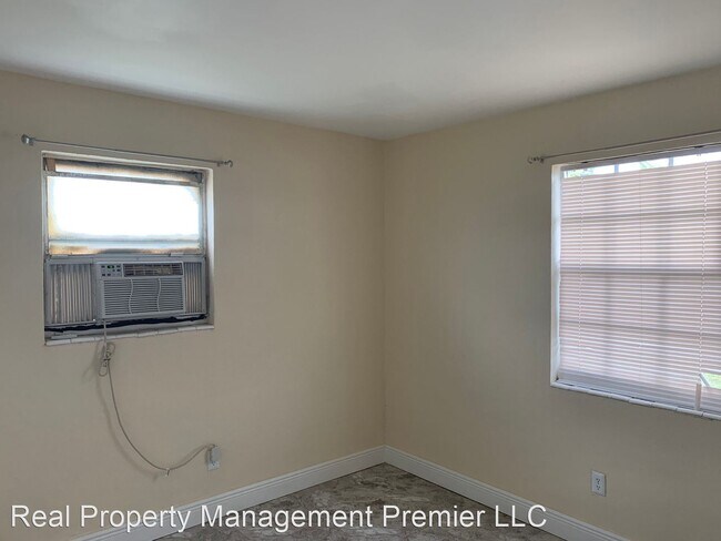 Foto del edificio - 2 br, 1 bath House - 2401 NW 9th St