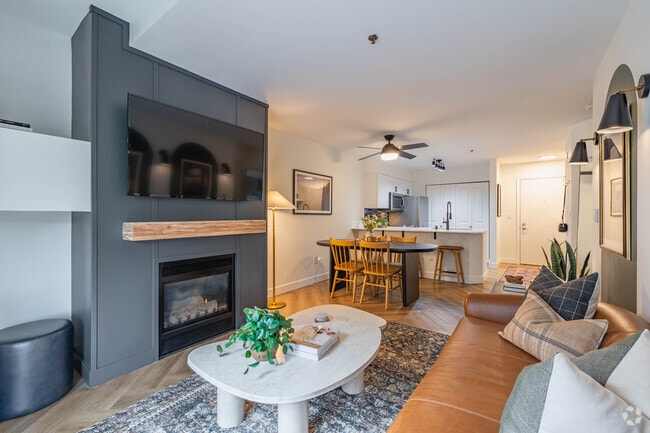 1HAB, 1BA - 656SF - Sala, comedor y cocina - Novi at Queen Anne