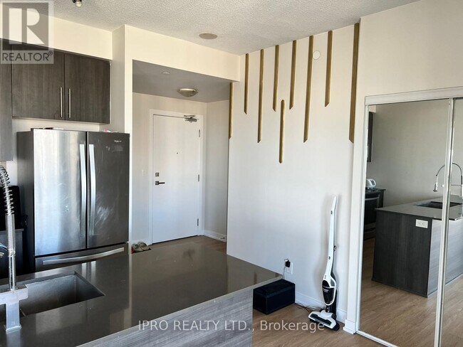 Building Photo - 510-2510 Curran Place
