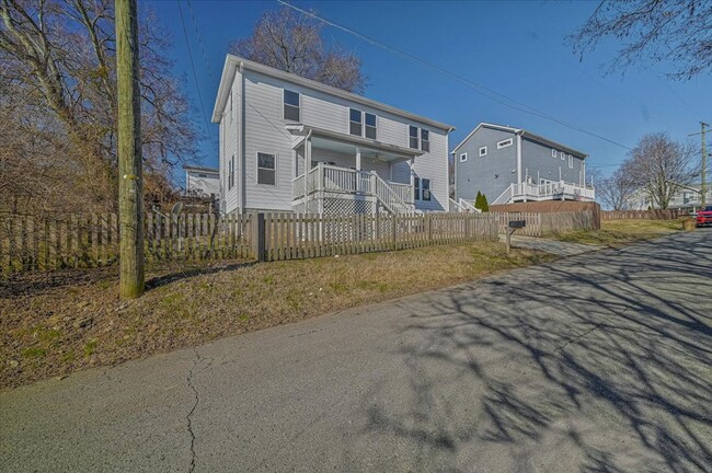 Building Photo - Beautiful House in East Nashville!