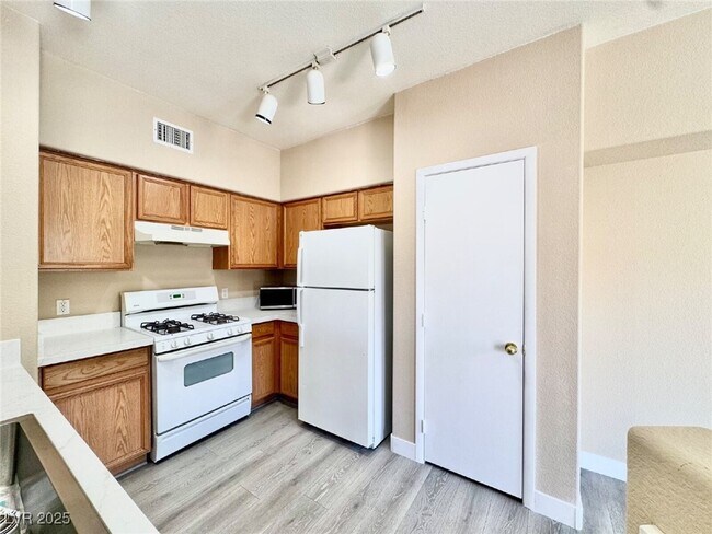Building Photo - 9303 Gilcrease Ave