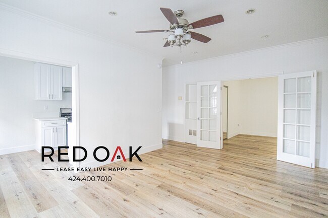 Building Photo - Gorgeous, Charming, Spacious Completely Re...