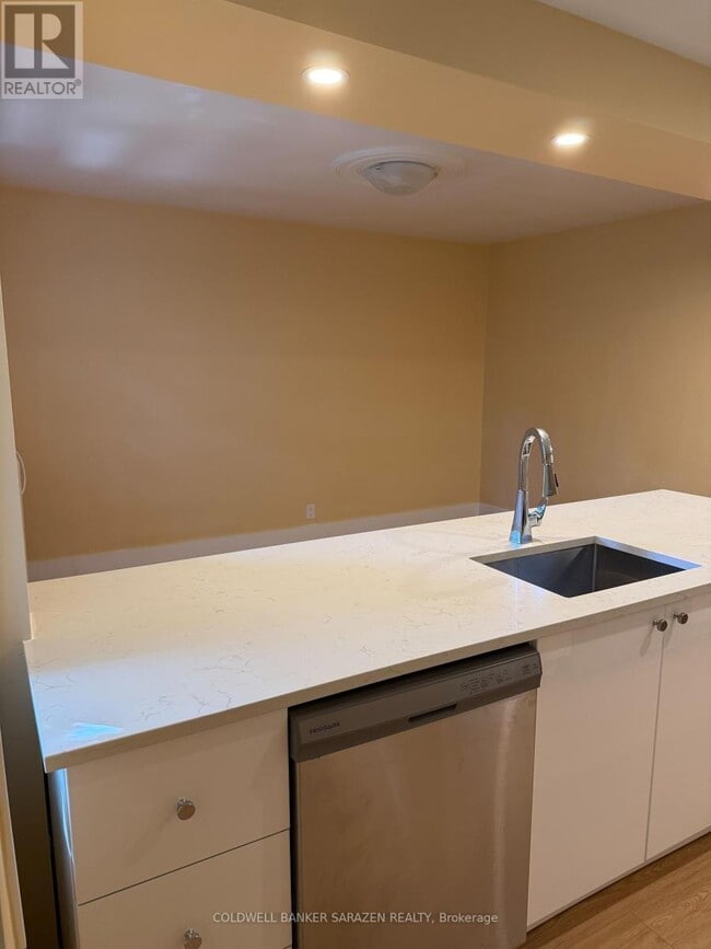 Building Photo - 6 - 78 FIFTH AVENUE