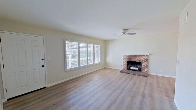 Foto del edificio - 8011 Taylor Dr