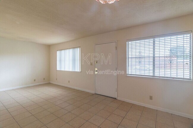 Foto del edificio - 1227 Pinetree Dr