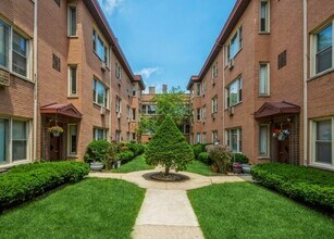 Building Photo - 1322 W Lunt Ave