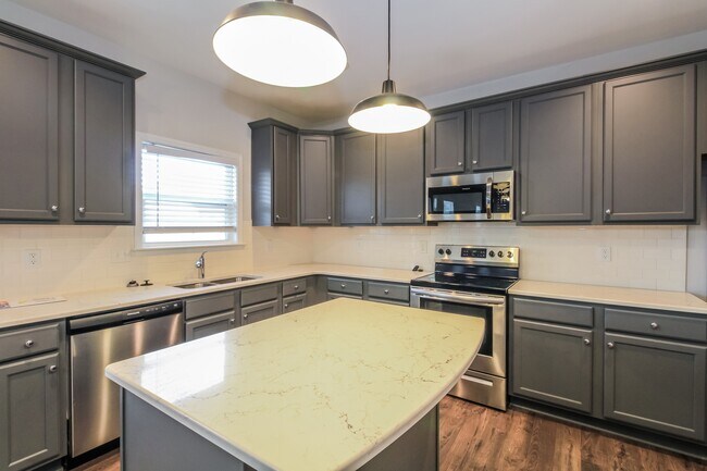 Foto del edificio - 7881 Waterwillow Dr