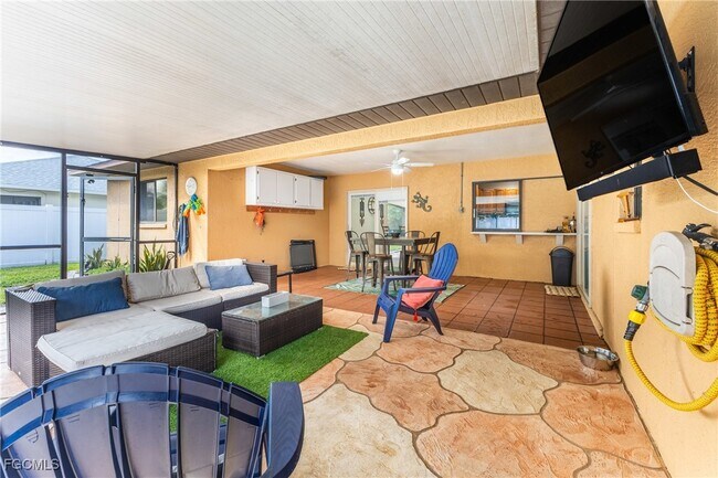 Building Photo - 2103 SE 8th Ave