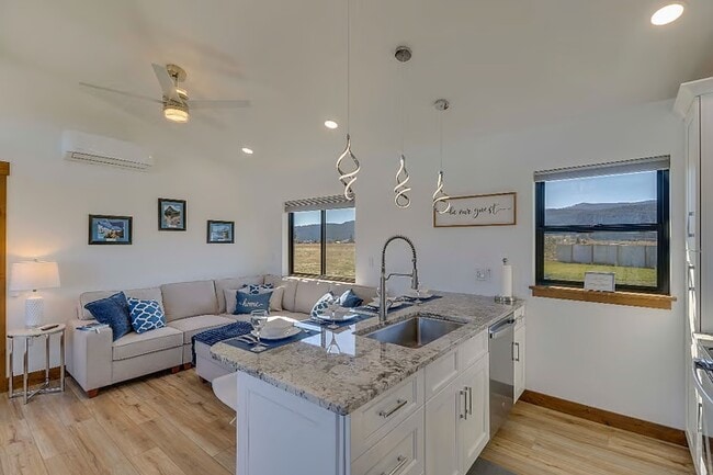 Foto del edificio - 1034 Farmhouse Ln