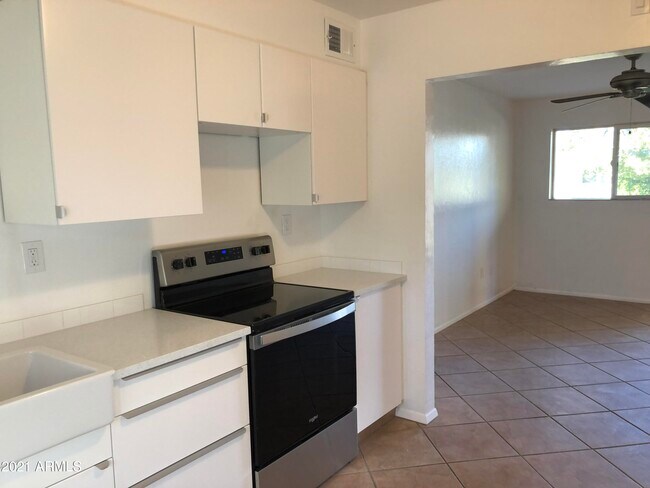 Building Photo - 2020 S Granada Dr