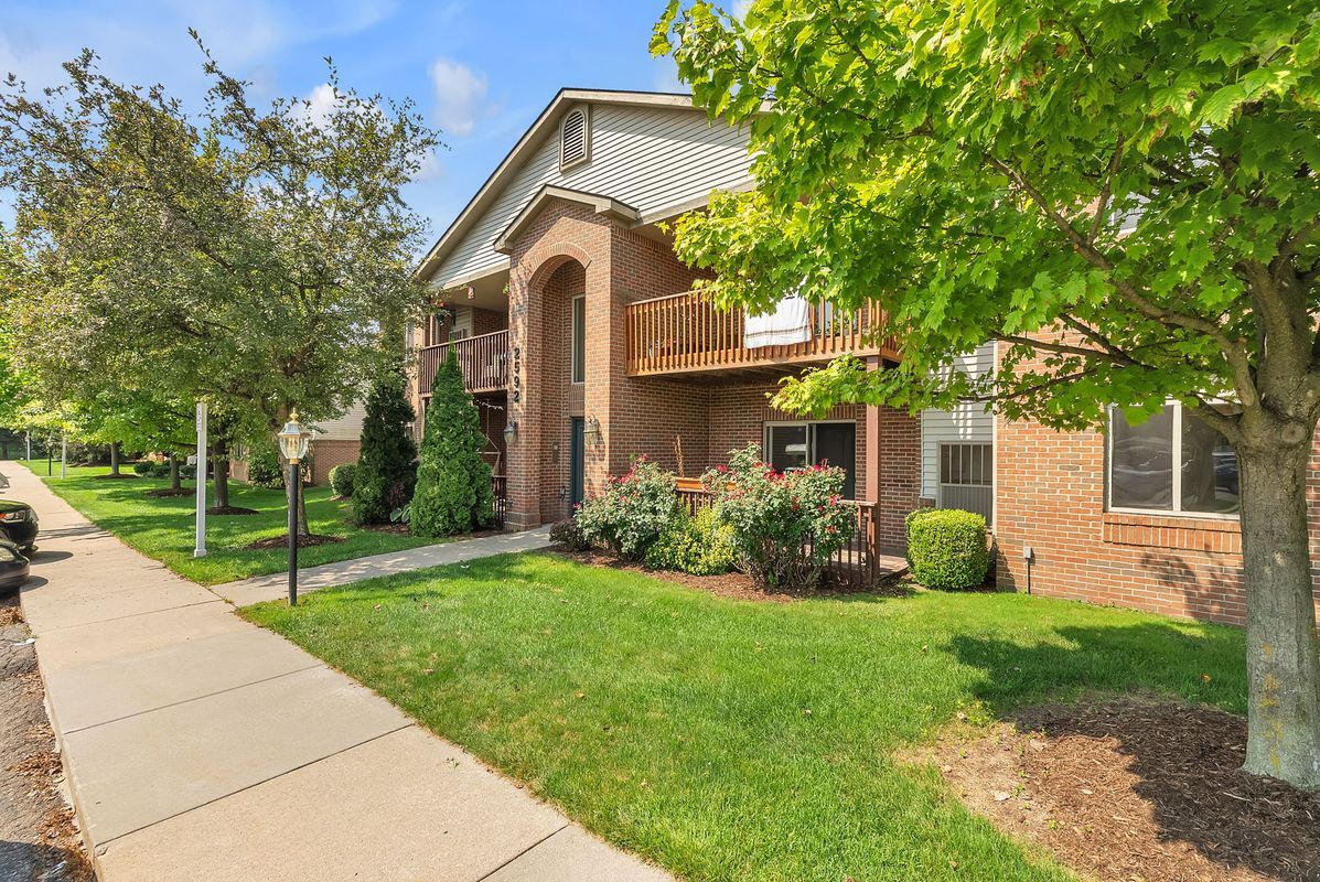 Primary Photo - 2592 Eagles Cir