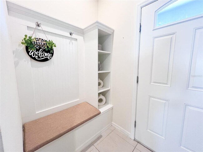 Foto del edificio - 2442 Dubai St