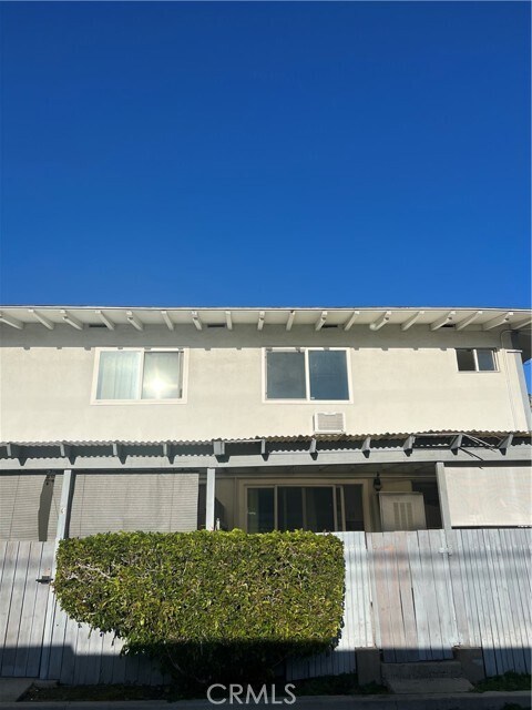 Building Photo - 305 N Acacia Ave