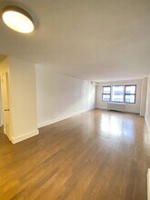 Building Photo - 220 E 63rd St