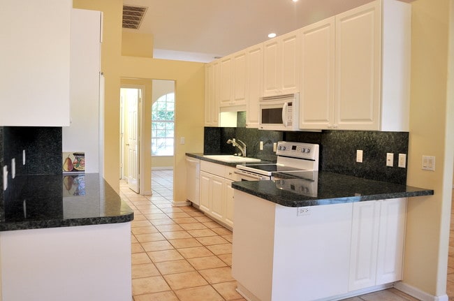 Building Photo - 4040 8th Ln