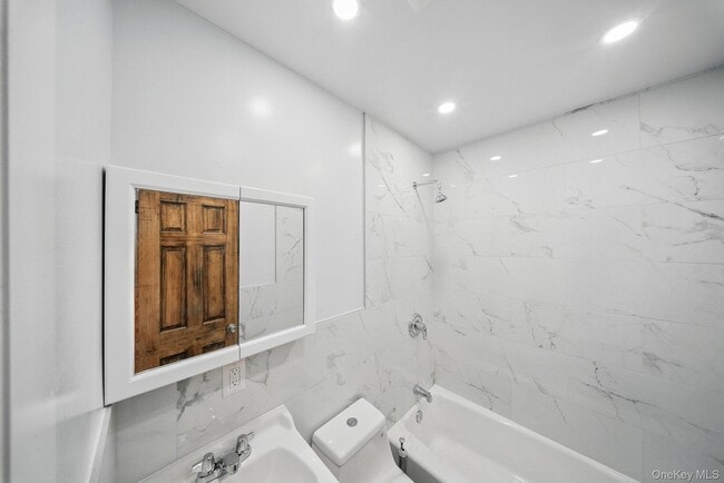 Building Photo - 14 Yankee Pl