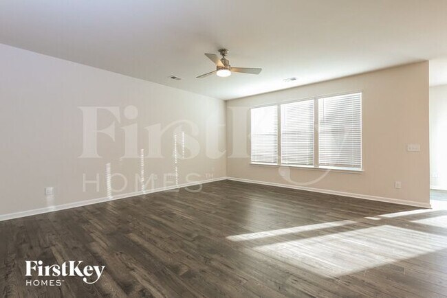 Foto del edificio - 558 Hillpark Ln