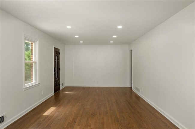 Building Photo - 878 Parkway Dr