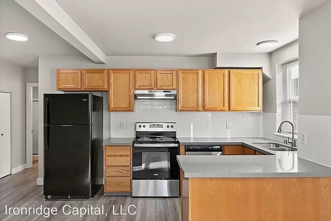 Kitchen - 415 Fawcett Ave