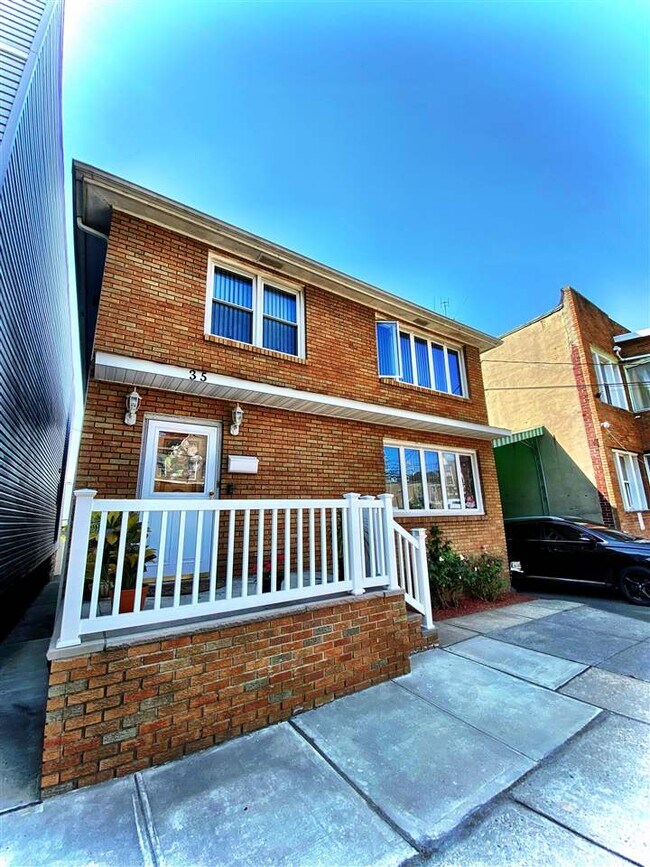 35 Corbin Ave, Jersey City, NJ 07306 House Rental in Jersey City, NJ