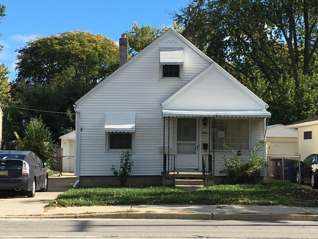 Building Photo - 2919 S Byrne Rd
