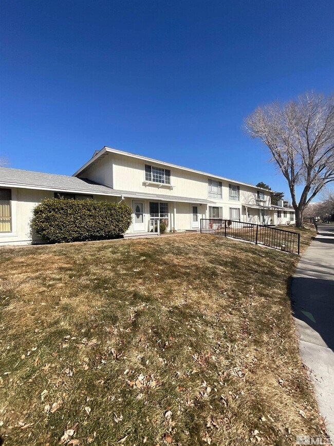 Building Photo - 949 Crestwood Dr