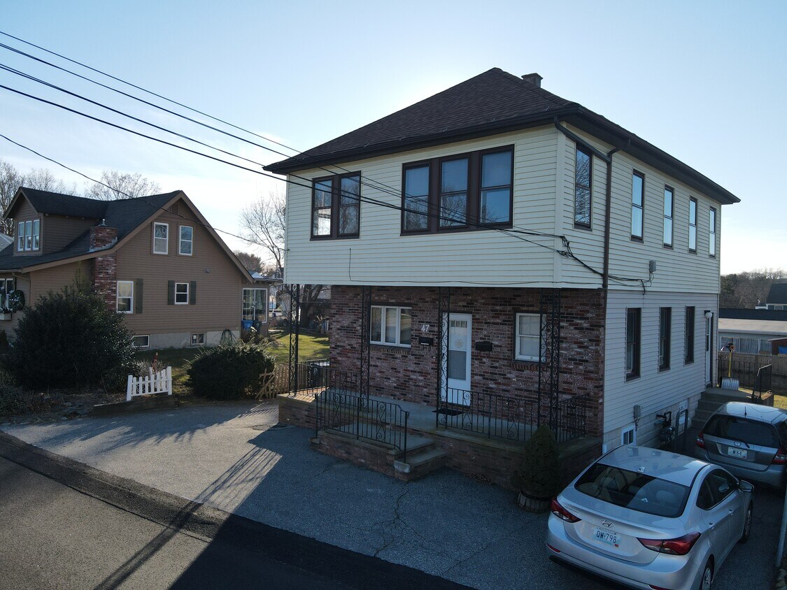 47 Yeoman Ave Unit Second Floor, Cranston, RI 02920 47 Yeoman Ave