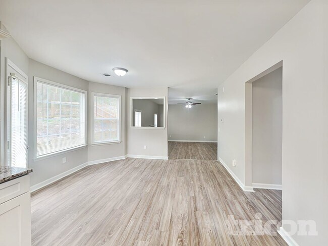 Building Photo - 432 Rolling Stream Dr