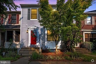Building Photo - 8605 Western Oak Dr