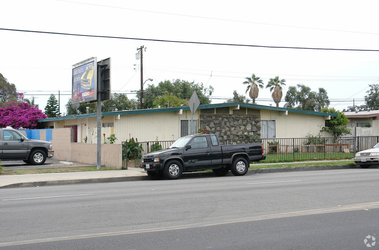 Foto del edificio - 2514 W McFadden Ave