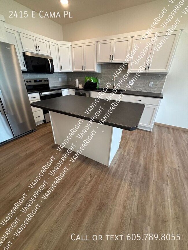 Building Photo - 2415 Cama Pl