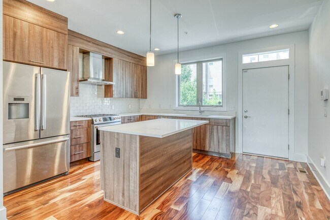 Foto del edificio - Queen Village Townhome with Parking