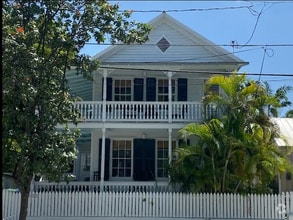 Building Photo - 1022 Fleming St